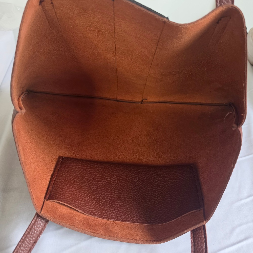 Vince Camuto Luck
Tote structured carryall pebbled vegan leather - Picture 9 of 12